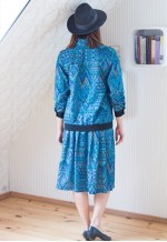 Blue and green geometrical print two piecies suit set